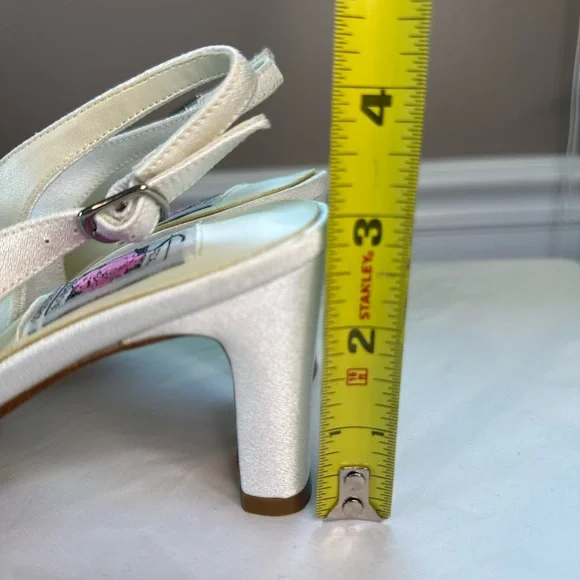 Special Occasions by Saugus Shoe White Heels - Picture 8 of 8